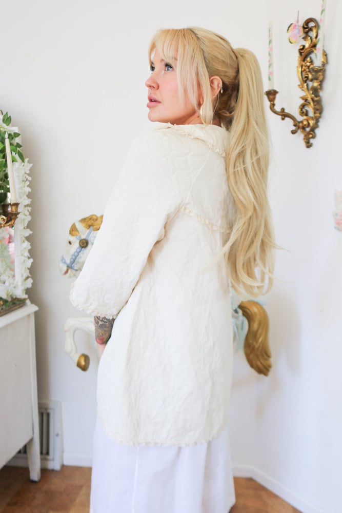 Image of 1950s D'signer by Formula Off White Quilted Bed Jacket (Medium)