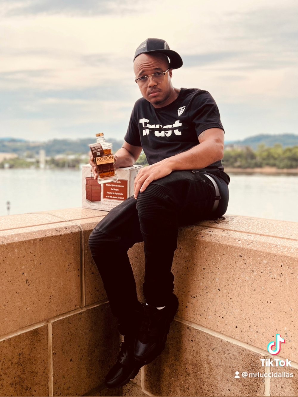 No Trust (Tees x Hoodies)