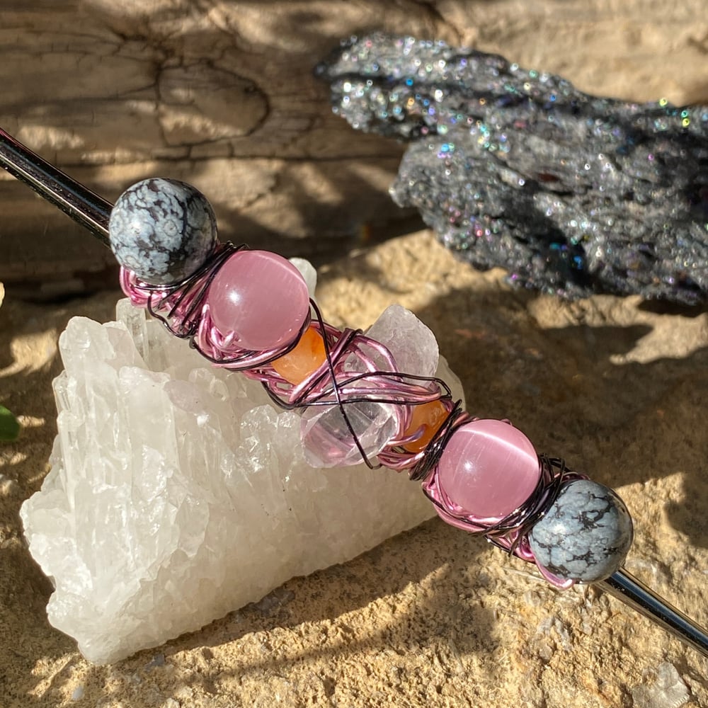 Image of rose stone dab tool