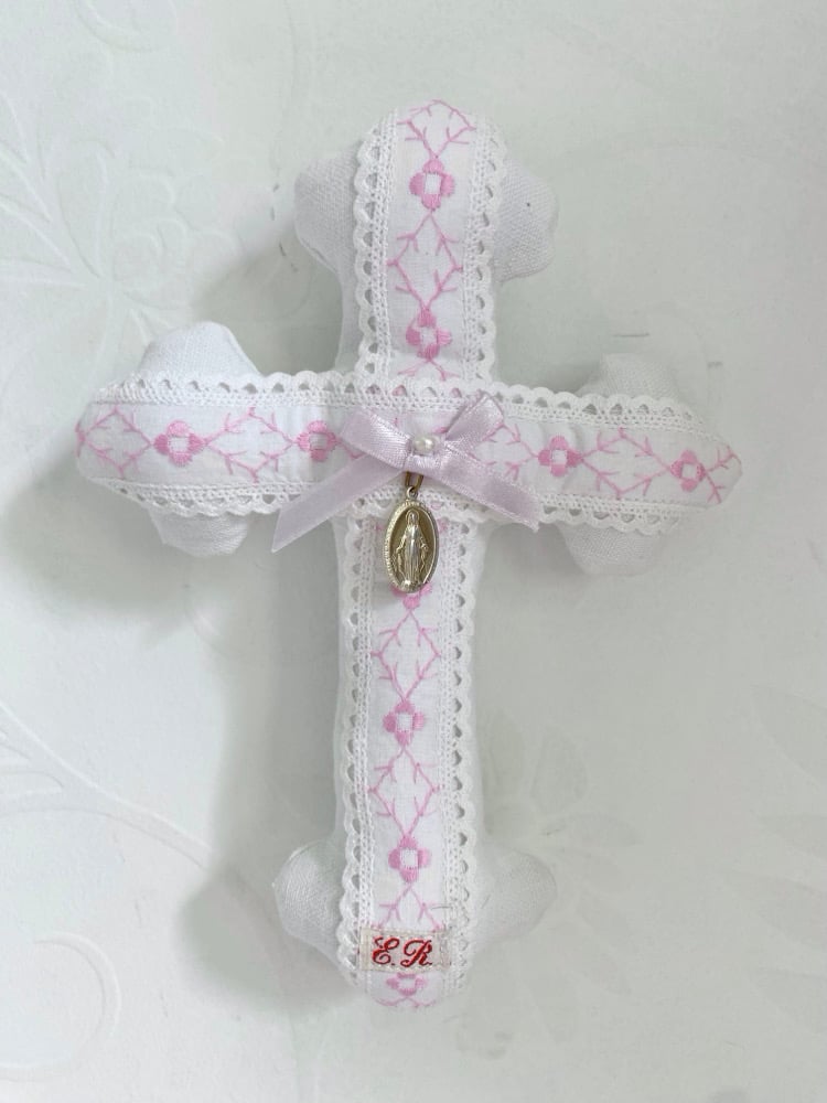 Image of croix en tissu et galon de berceau ancien 