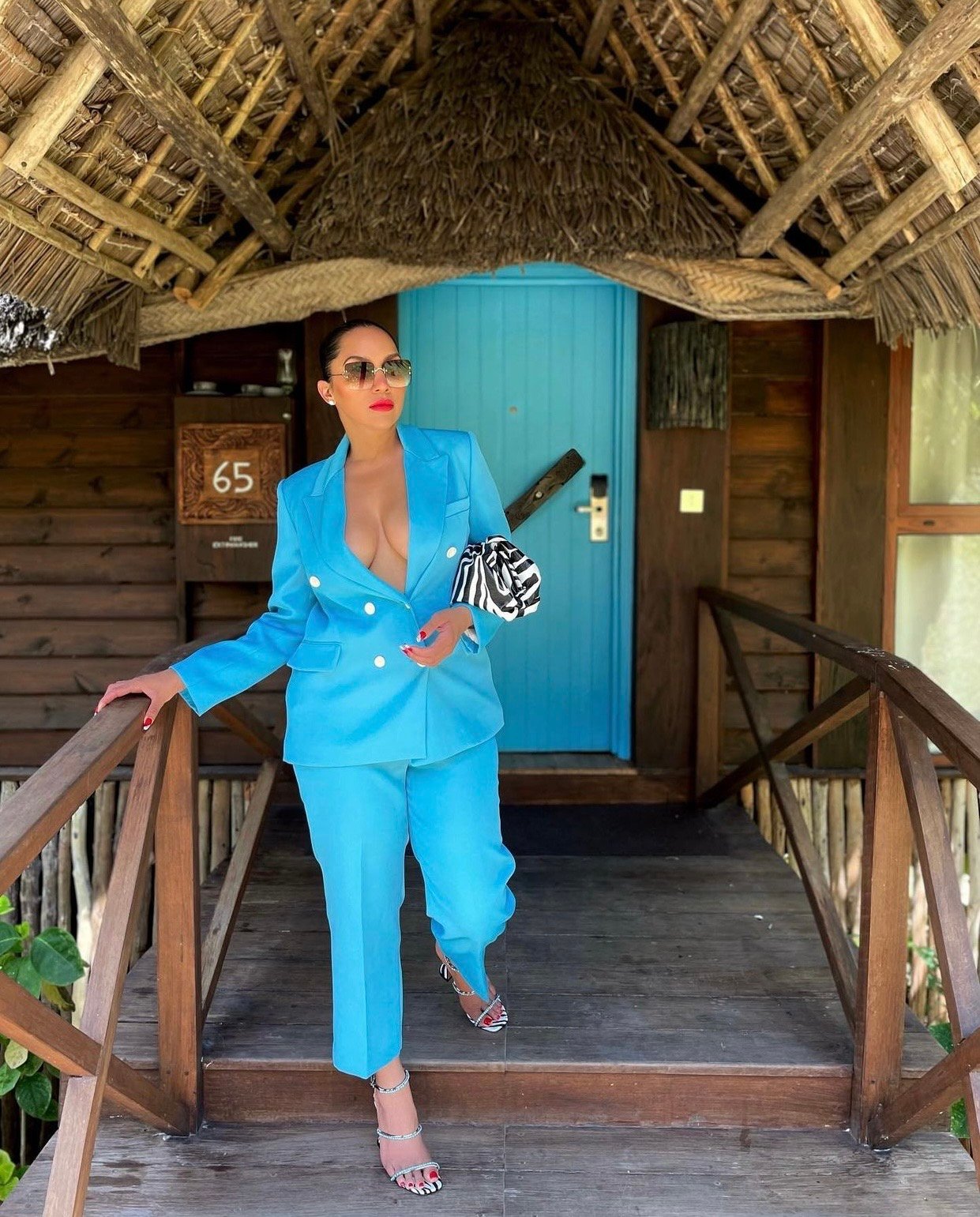 Image of ZARA SEA BREEZE BLUE 2-PIECE SUIT SET (LARGE)