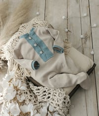 Image 1 of Photo prop | Newborn boys romper Alex | beige | dusty blue