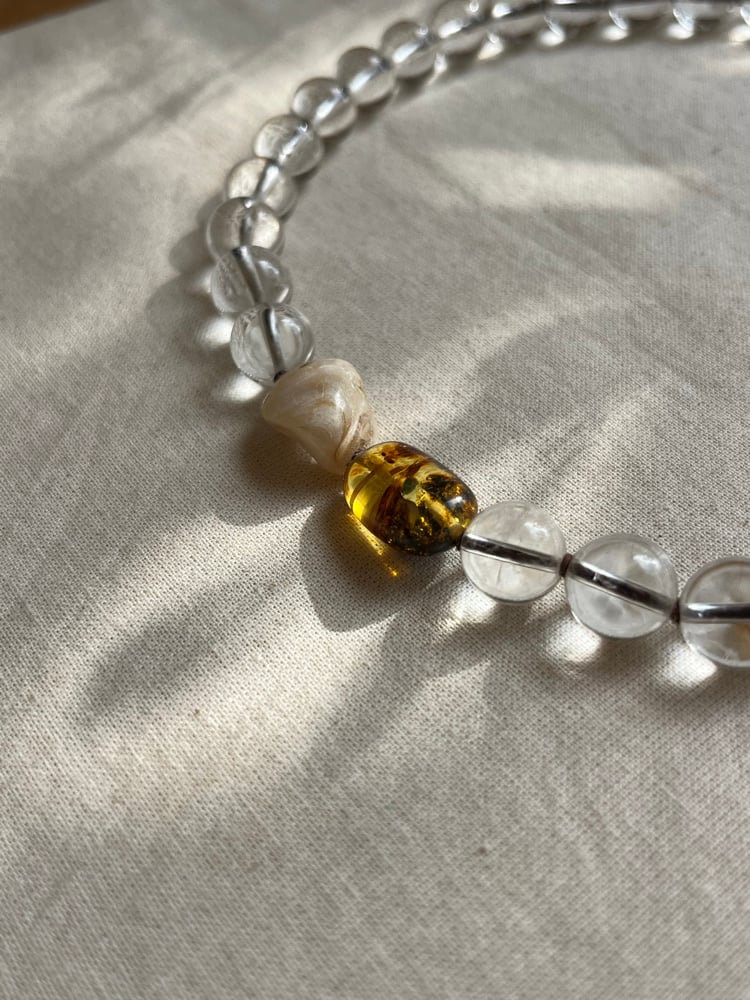 Image of Necklace with clear quartz, shell and amber
