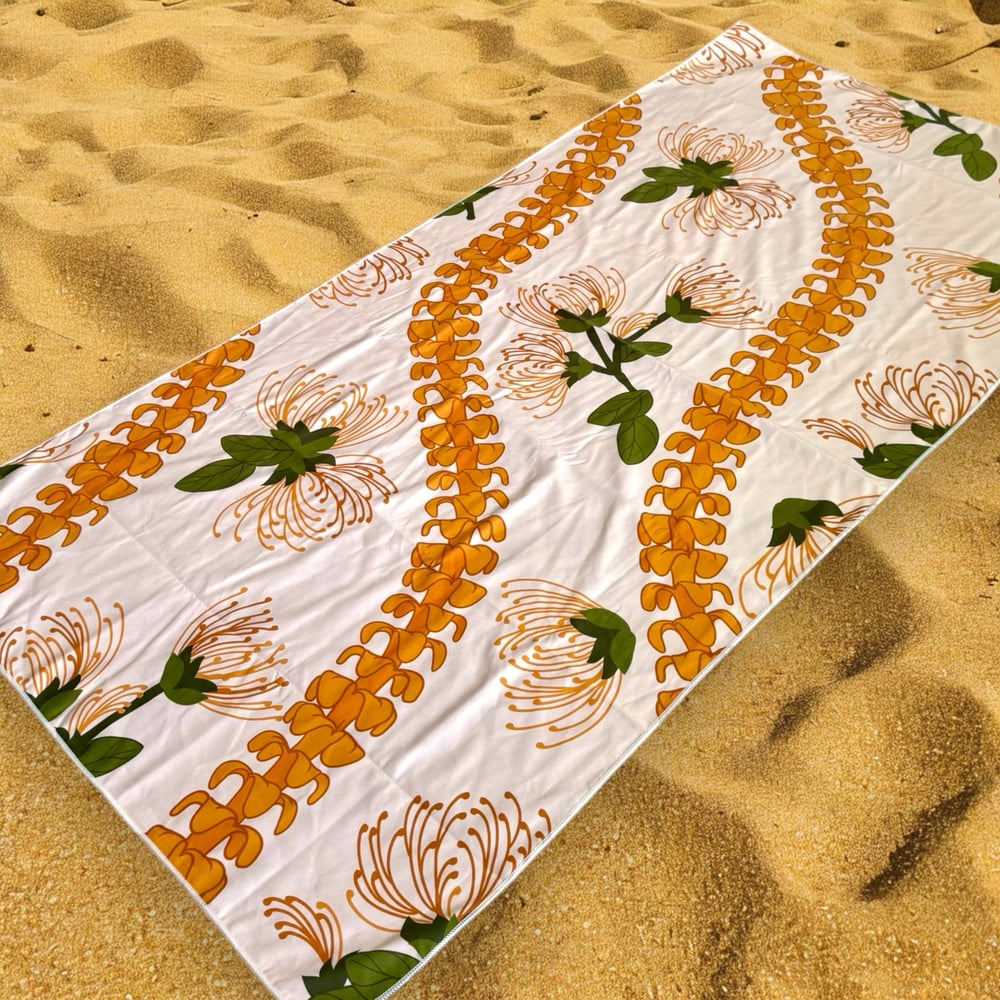 Image of Puakenikeni Hunnygirl Microfiber Towel