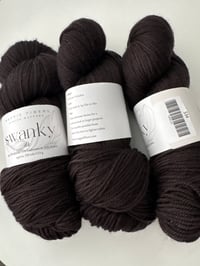 YNS DESTASH - Magpie Swanky DK  “Selkie”