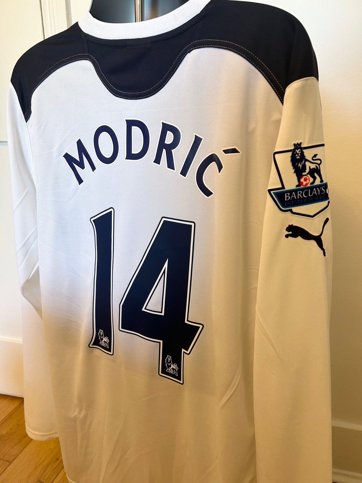 Image of Tottenham Hotspur “MODRIĆ 14” 2010/11 Long Sleeve Home Shirt + PL patches (XL)