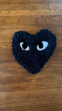 "PLAY" HEART (BLACK)