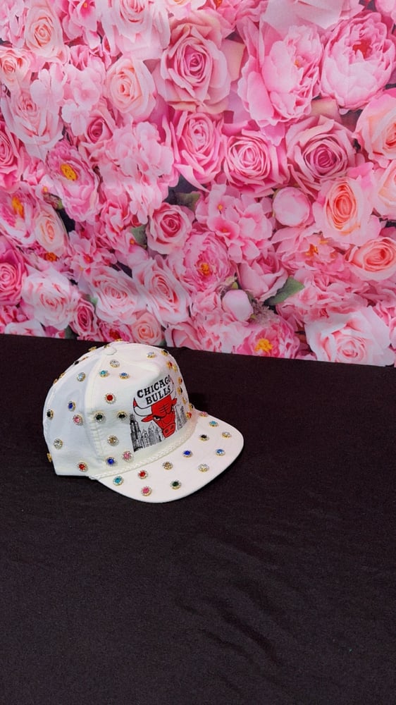 Image of 1 of 1 Unisex Chicago Bulls White Vintage SnapBack stones hat 