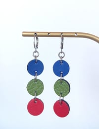 Image 5 of Boucles d'oreilles Zoé mini en cuir upcyclé 