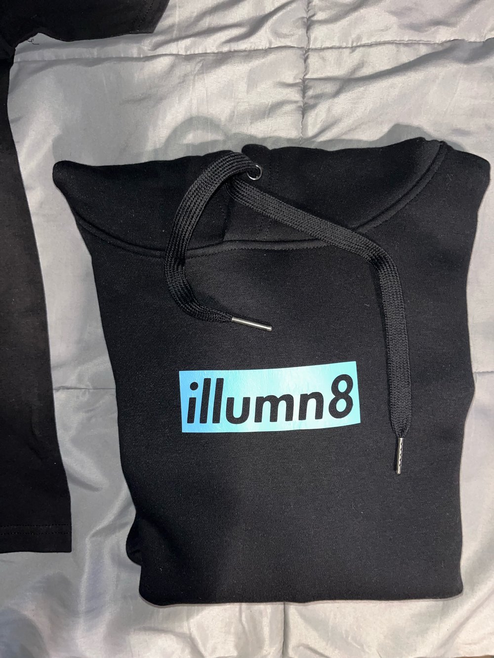 Illumn8 unisex square 