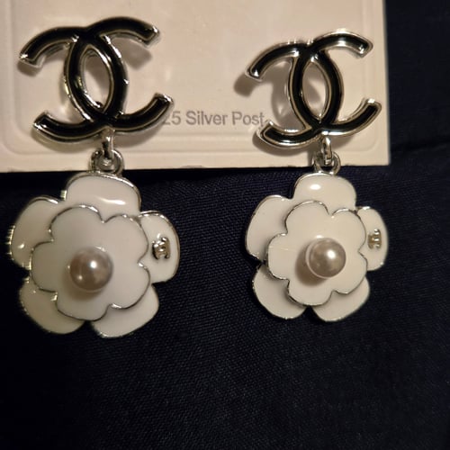Image of Magnolia (Silver)