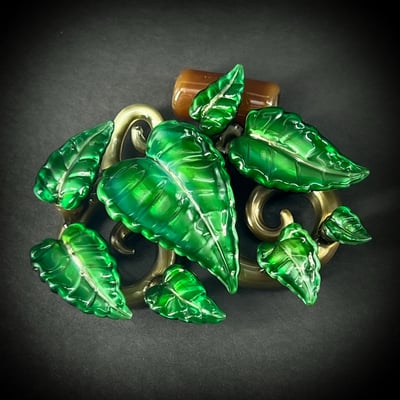 Image of 8 Emerald Leaf Vine Pendant