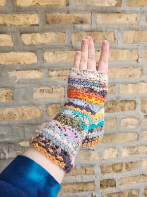 chaotic wool star/shell stitch arm warmers