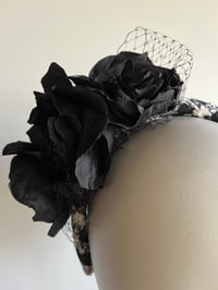 Image 2 of Black & white boucle fabric h’band.