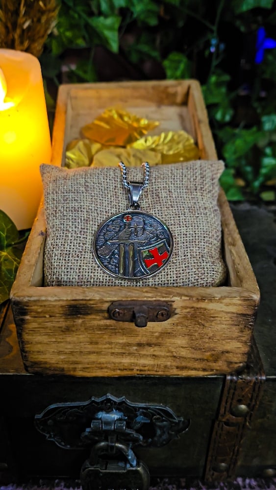 👑The Armored Kingdom Seal of the Crusader Necklace
