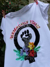 Image 2 of Camiseta bordada a man. QUERÉMONOS VIVAS! Varias tallas.