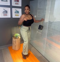 Image 1 of Green | Cargos
