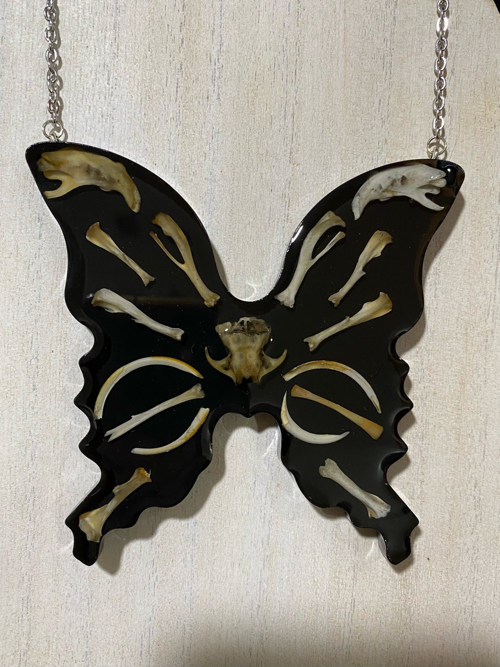 Skull and bone butterfly pendant 