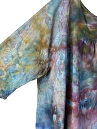 Image 10 of 3XL Cotton Woven Forager Top in Earthy Watercolor Ice Dye