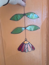 Image 2 of Stained glass Red Daisy 01