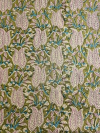 Image 2 of Namaste fabric vert lys roses