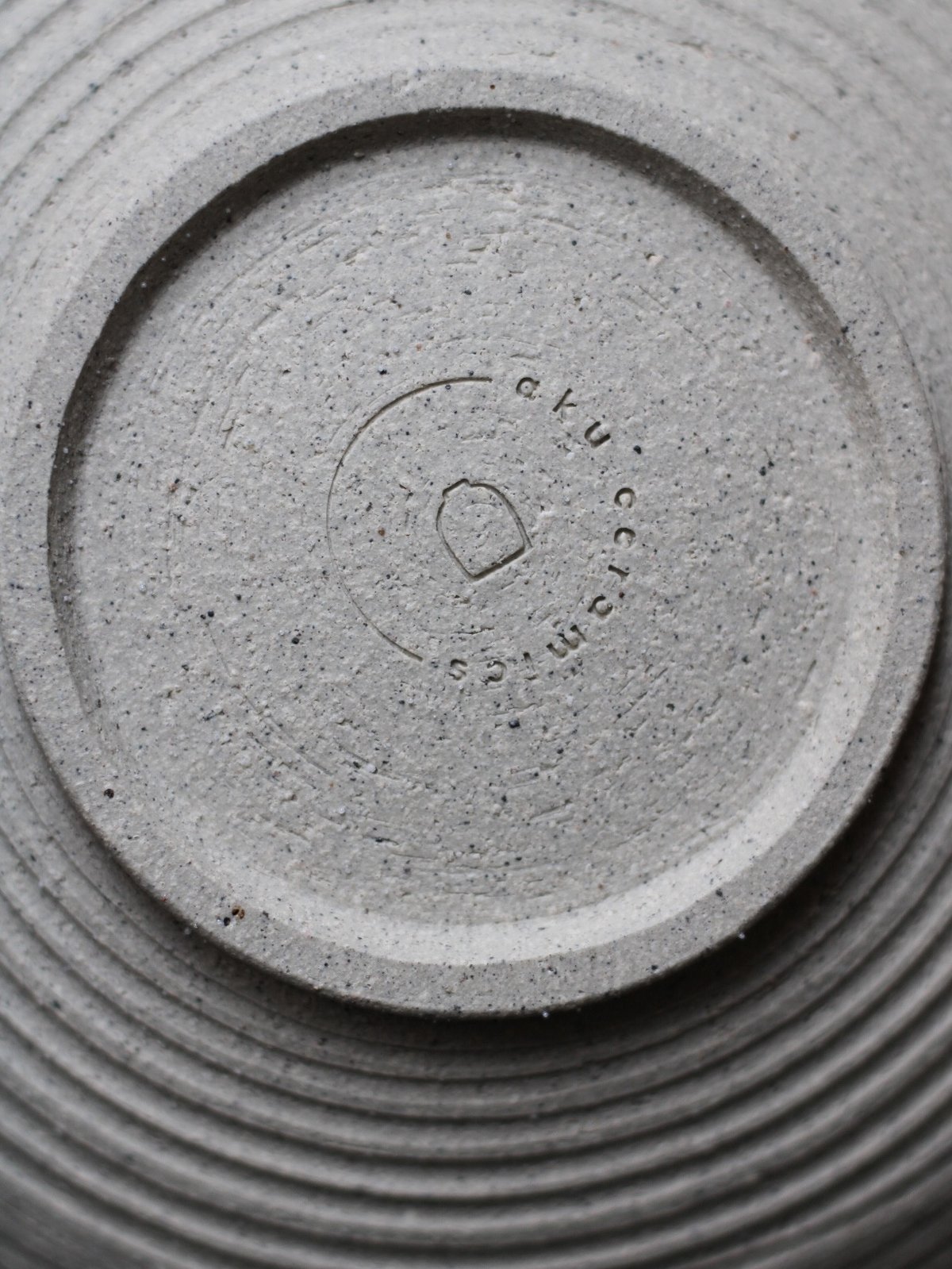 Image of textured vase 02