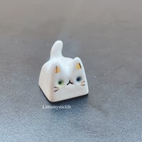 Image 1 of White Heterochromia Kitty Ceramic Keycap 2