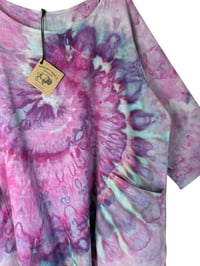 Image 4 of 1XL Cotton Woven Forager Top in Raspberry Spiral Ice Dye
