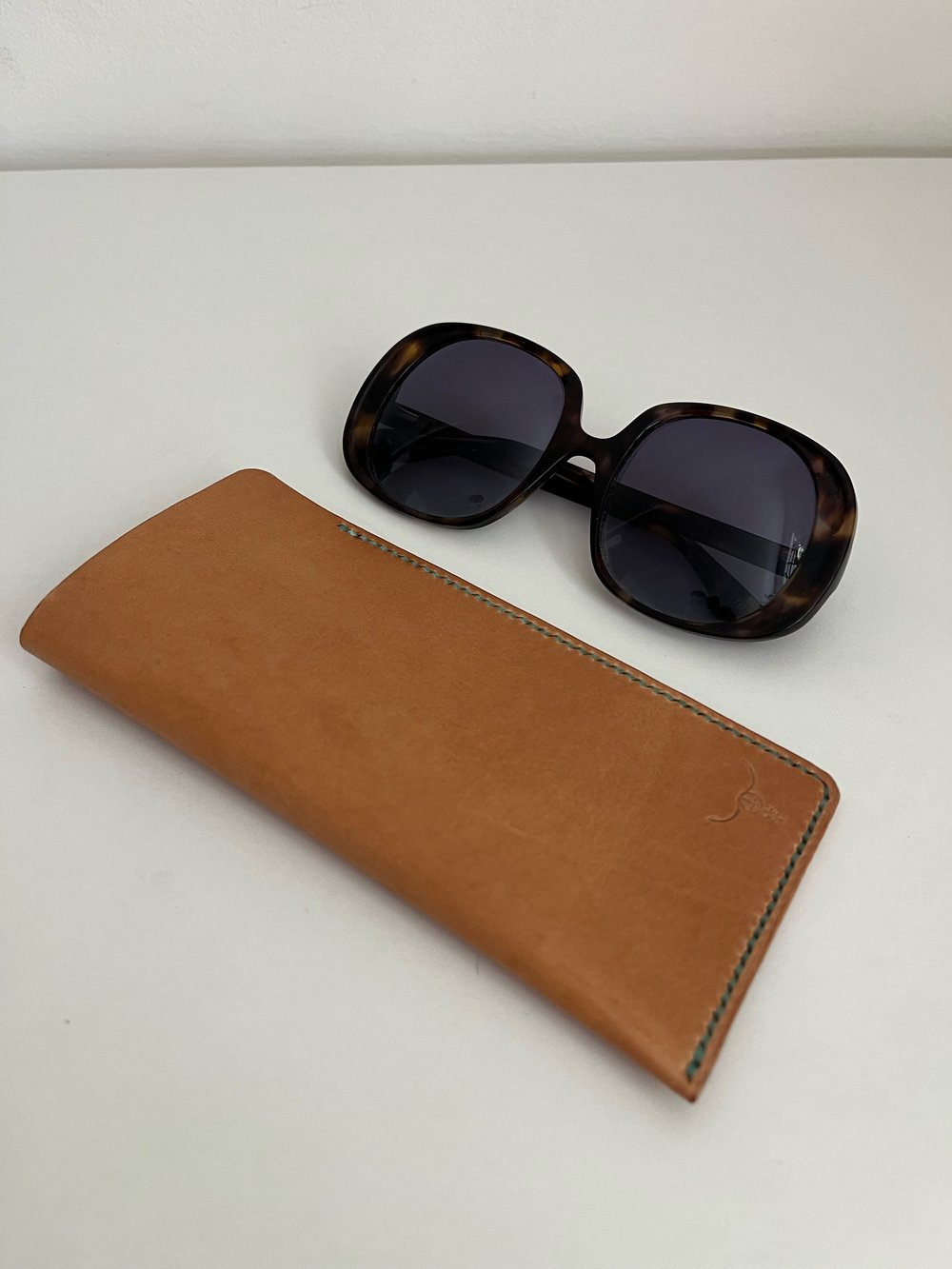 Image of Natural Vachetta Sunglasses Case (jade)