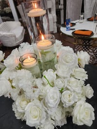 Image 3 of 6o Cm White Flower Ring with cylinder glass vase 24IN, 18 IN and 14IN $50 FOR the set 