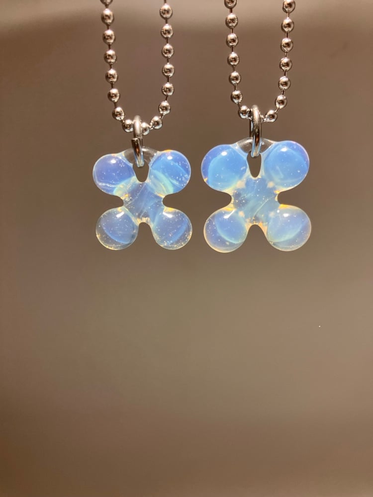 Image of Opaline clovers 