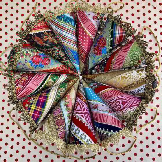 Image of Ribbon Swirl Cone, 7 inches