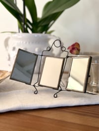 Image 1 of Petit miroir triptyque ancien