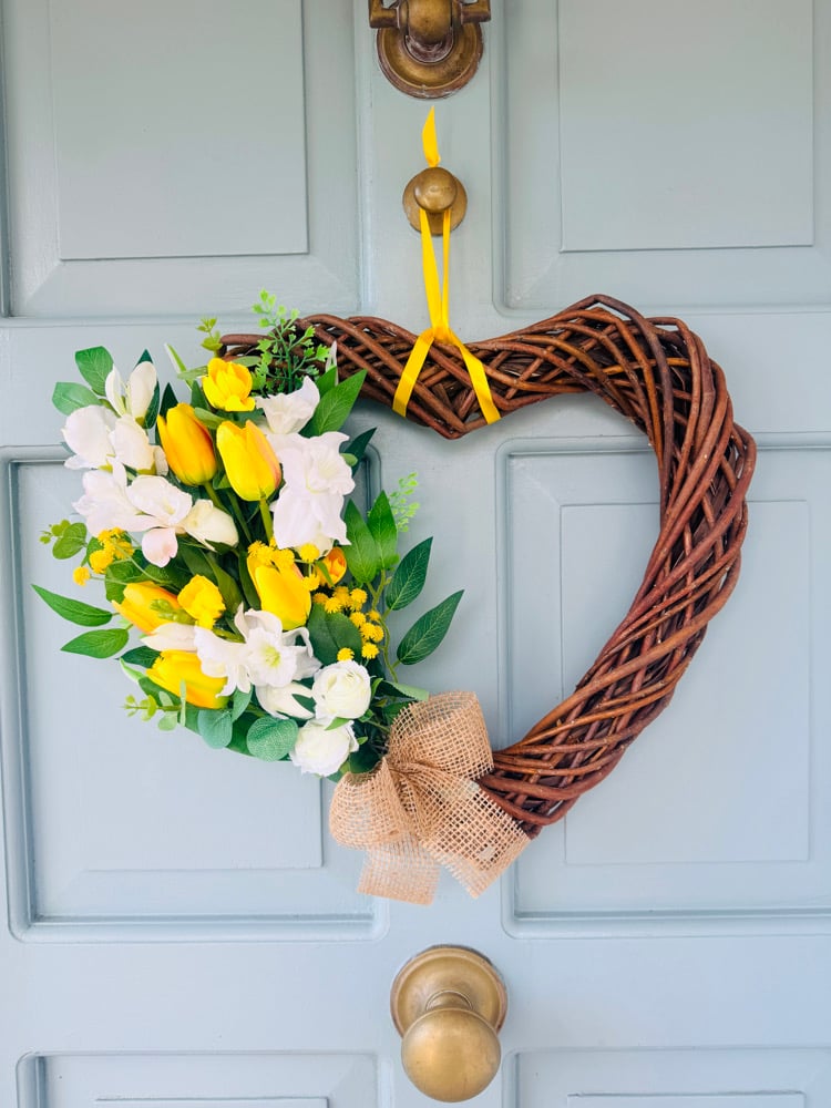 Image of Brown Wicker Heart 