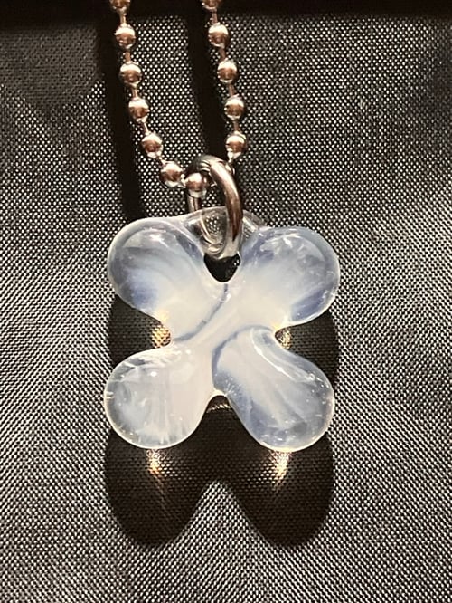 Image of hot glue clover