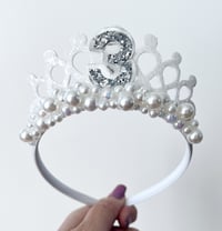 Image 1 of White Snow Princess birthday tiara crown party hat hair accessories 