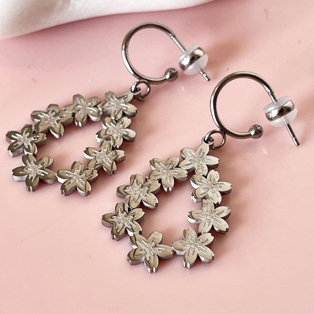 Image of Floral Teardrop Wreath Half Hoops