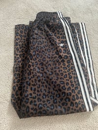 Image 4 of Leopard jogger 