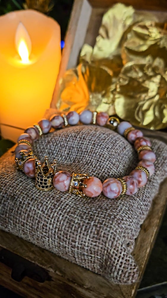 👑The Armored Kingdom Pink Petal Crown Stone Bracelet 