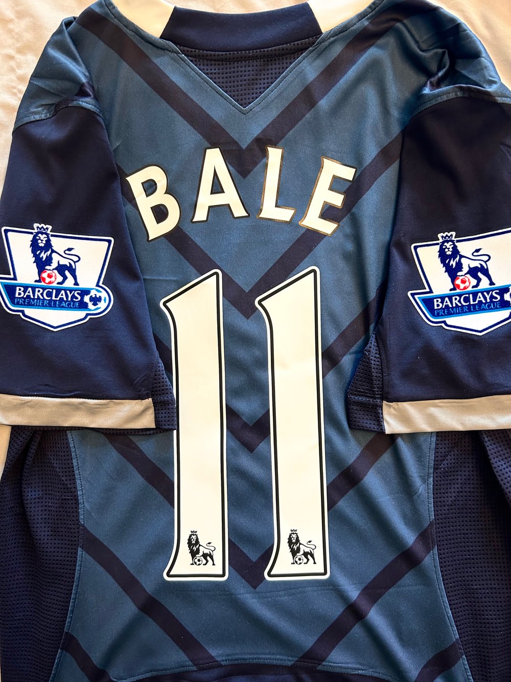 Image of Tottenham Hotspur “BALE 11” 2012/13 Away Shirt + PL patches (M)
