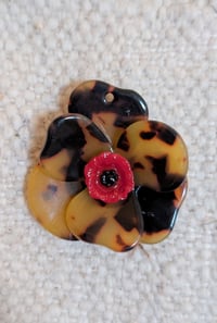 Image 2 of Broches fleurs léopard au choix 