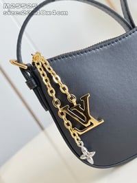 Image 4 of Pochette Bloom