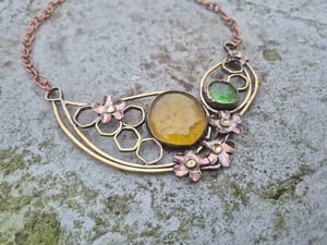  Yellow and green necklace with flowers and honeycomb 