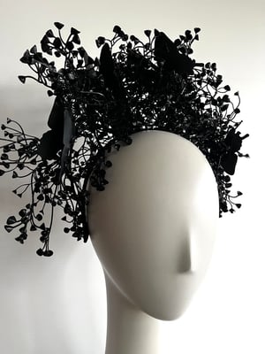 Image of Black foliage crown 