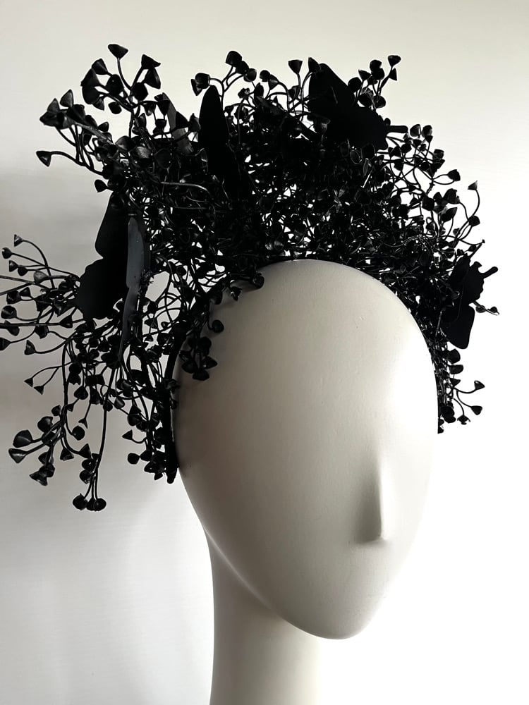 Image of Black foliage crown 