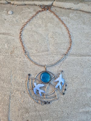 Blue birds circle necklace 