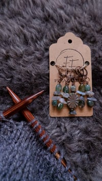 Stitch Markers - Set of 5 (Moss Agate/Moonstone)