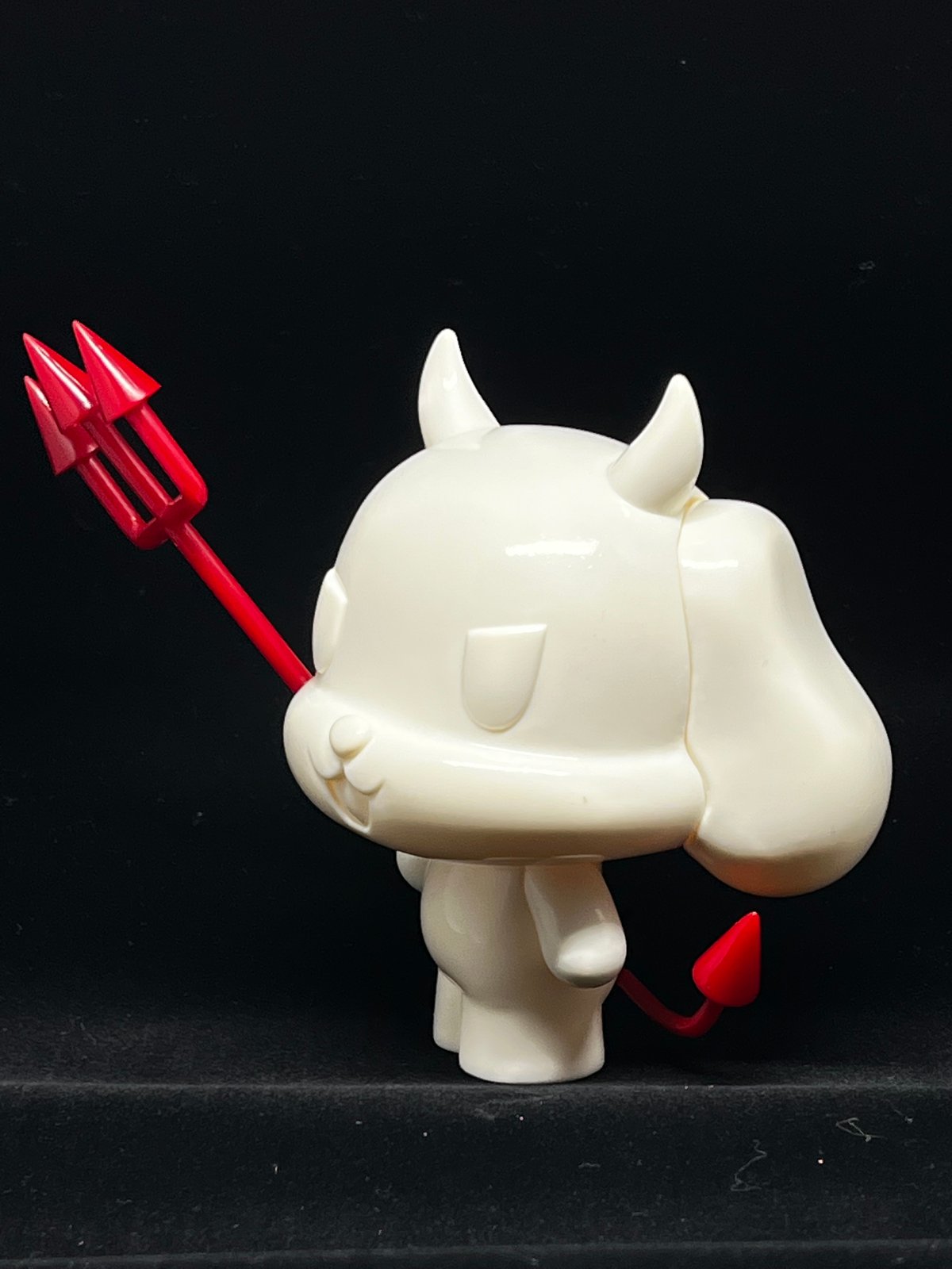Osaka Popstar Devil Dog Original Limited Edition in white | Earth Nest