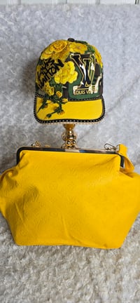 Image 2 of 12 Yellow large kiss lock w/ hat