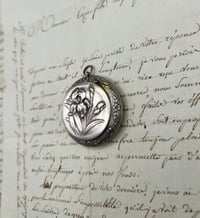 Image 5 of Très beau pendentif, miroir de châtelaine, ou miroir à mouches, cuivre plaqué argent, 19eme s.